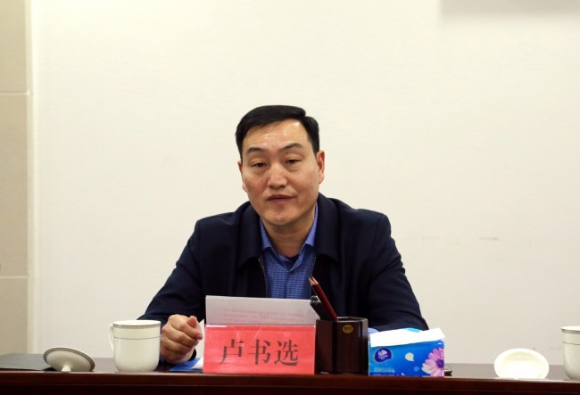 一行人到金水区人民法院进行调研,金水区委常委,政法委书记卢书选